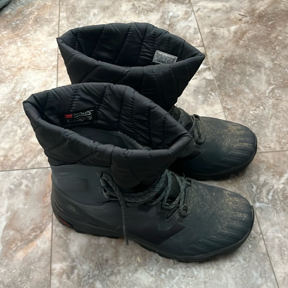 Salomon powder winter boots thinsulate - size 9/9.5 women’s